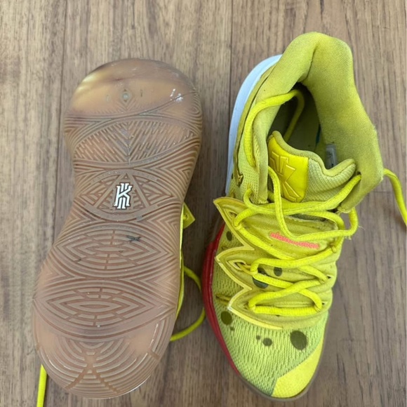 Nike Kyrie 5 Spongebob Squarepants Sneakers size 7 - Picture 5 of 8
